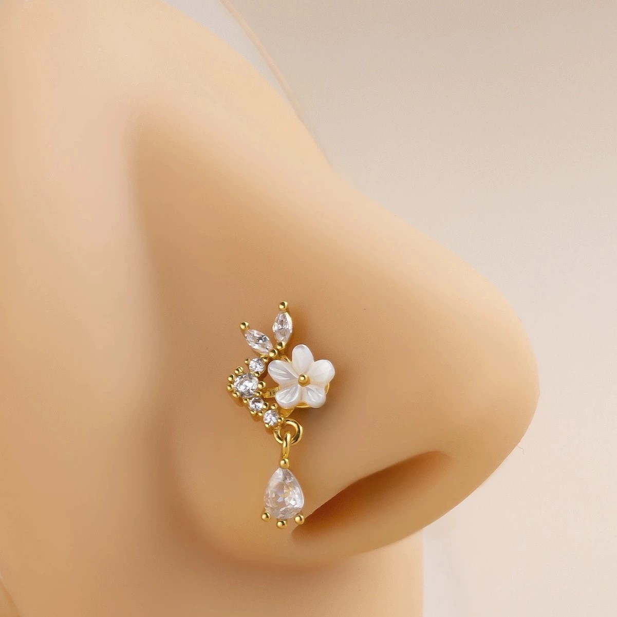 Anillo de Nariz con Flor Dorad - Body Jewelry Nose Studs reseña y precio